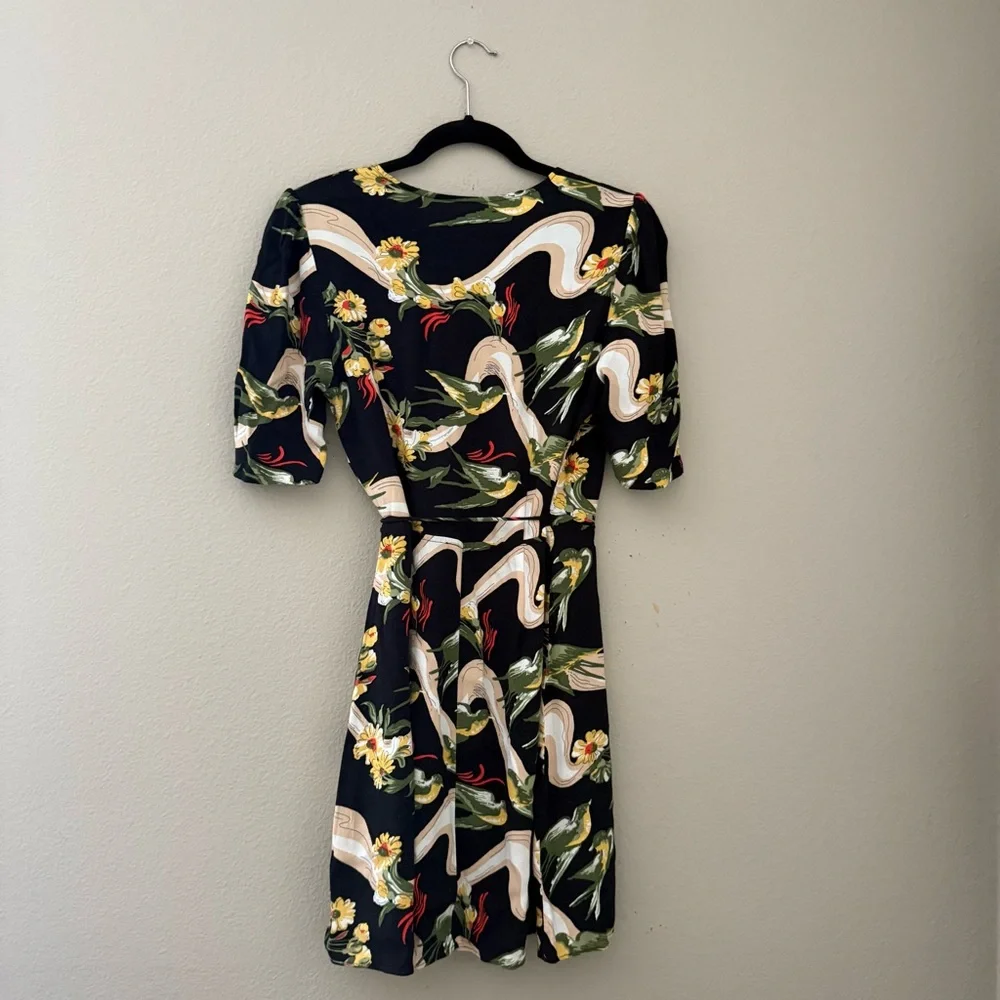 REFORMATION Marita Wrap Dress in Parrot Print Size Large - Picture 10 of 14